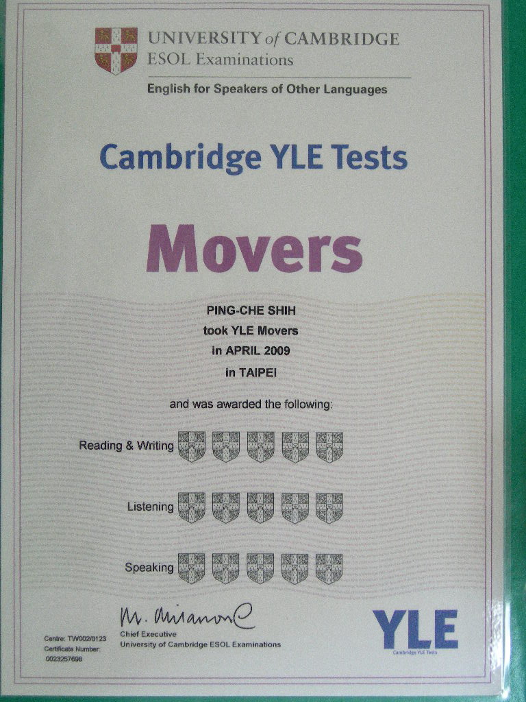 三乙石秉喆通過英國劍橋大學YLE英語檢定Movers級，獲聽、說、讀、寫最高等第