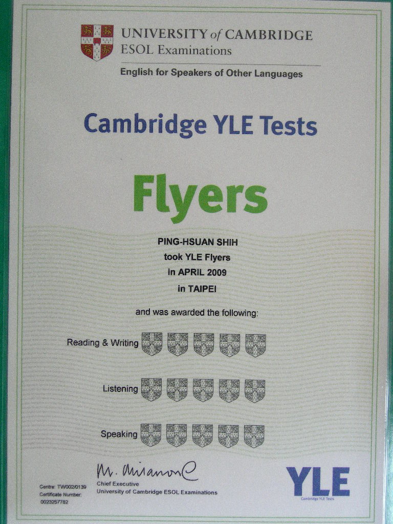 五乙石秉軒通過英國劍橋大學YLE英語檢定Flyers級，獲聽、說、讀、寫最高等第